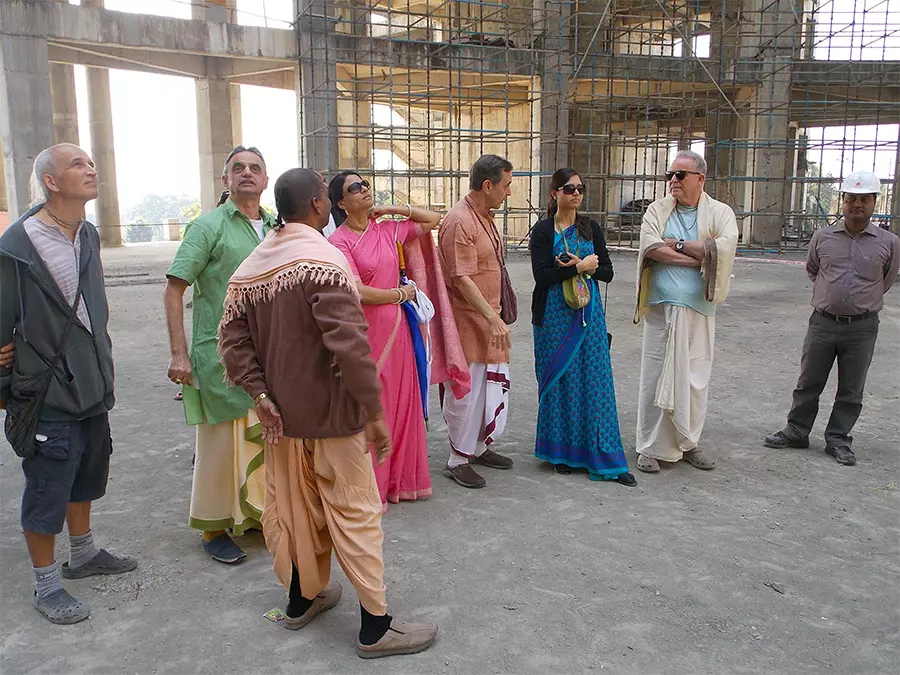 Ambarisa Prabhu along with his family and other ToVP team members on the construction site