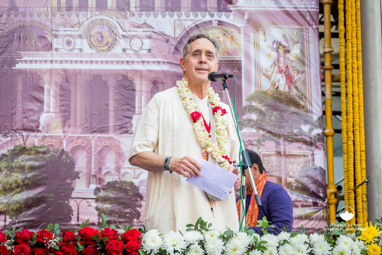 Ambarisa prabhu dando un discurso en TOVovp_chakra_installation_ceremony