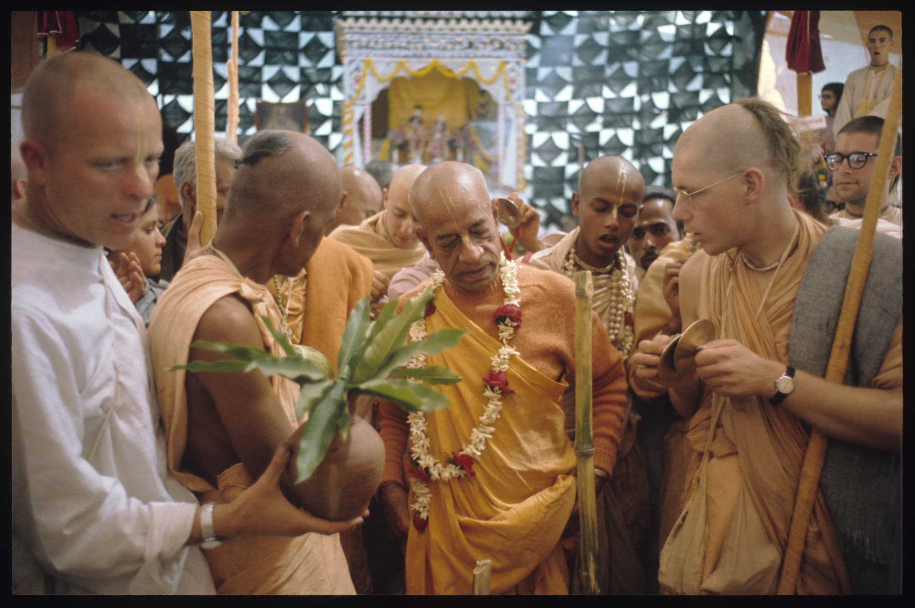 第一届益世康 Mayapur Gaura Purnima，1972 年 2 月 29 日：50 周年庆典